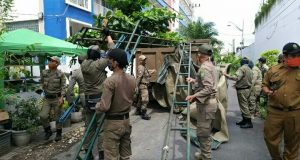 Masih Dibuka Saat Ramadhan, Warung Tuak di Medan Dibongkar Paksa