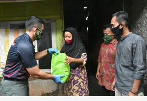 Peduli Warga Yang Terdampak COVID-19, Perwira Lulusan Akmil 2000 Bantu Masyarakat