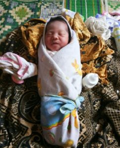 Bayi 2 Hari Ditemukan Dalam Keadaan Telanjang Dekat Gudang Kayu Bakar di Tapsel