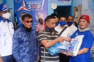 Peduli COVID-19, DPC Demokrat Sidimpuan Bagikan Ribuan Sembako ke Masyarakat