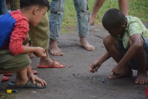 Asiknya Bermain Kelereng dan Menunggu Berbuka Puasa di Panti Asuhan