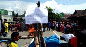 Protes BLT, Warga Hutapuli Siabu, Mandailing Natal,  Blokir Jalinsum