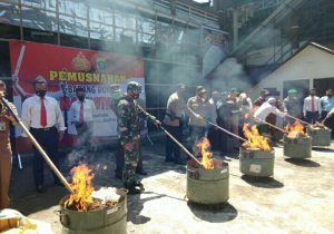 Ratusan Kilogram Ganja Dibakar di Polres Tapsel