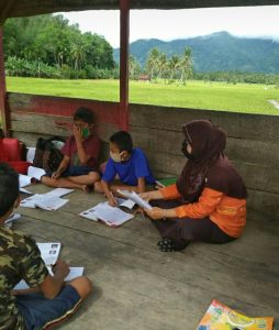 Tak Miliki Gadget, Ratusan Siswa SMPN 3 Batang Angkola Belajar Juring