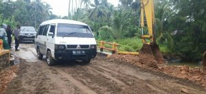 Sempat Terputus, Jalinsum Pantai Barat Madina Kembali Normal, Kendaraan Bertonase Berat Dialihkan Ke Jalan Alternatif