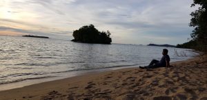Menikmati Sunset di Pantai Karona, Natal