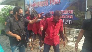 Polisi Tembak Lima Orang Perampok Nasabah Bank, Satu Tewas