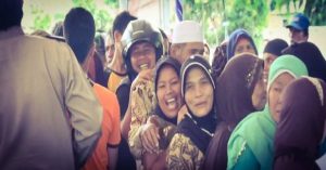 Pembagian BST Desak-Desakan, Sejumlah Lansia Lemas  dan Pingsan