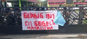 Dapat Raport Merah Dari KPK, Gedung Wali Kota Padangsidimpuan Disegel Mahasiswa