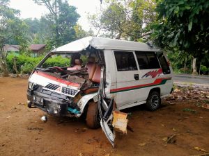 Hindari Sepeda Motor, Truk Interkuler Laga Kambing Dengan Sibual-Buali