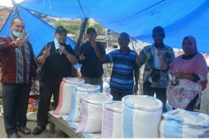 Pedagang di Pasar Sipirok Mintak Dolly P Pasaribu-Rasyid Dongoran Lanjutkan Pembangunan