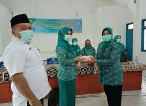 Peduli COVID-19, TP PKK Madina Bagikan Masker
