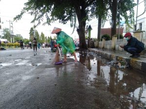 Cerita Masitoh Tukang Sapu Jalanan Diantara Seribuan Massa