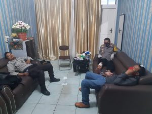 Demo Ricuh Tolak UU Cipta Kerja di DPRD Sidimpuan, Kasat Sabara dan  Kasubag Humas Terluka
