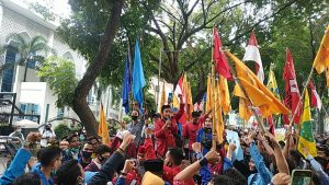 Kawal Demo Omnibus Low, 3 Prajurit TNI Dan 29 Polisi Jadi Korban