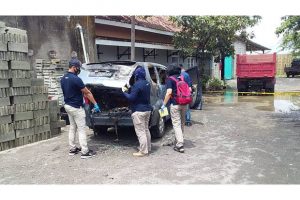 Sadis, Setelah Dihantam Linggis, Wanita Dibakar Dalam Mobil Hingga Tewas
