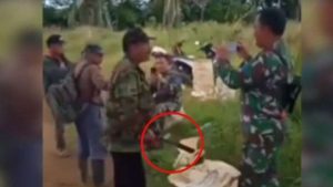 Meski Dimaki dan Diancam Pakai Parang, Prajurit TNI Ini Balas Dengan Senyum