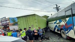 Bus Batang Pane Kecelakaan, Sopir Terjepit Dan Luka-Luka