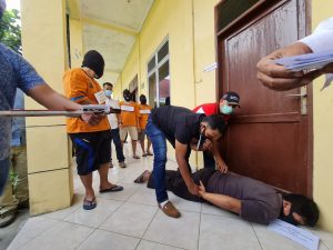 Polisi Rekonstruksi Kasus Maling Dianaya Karyawan Perkebunan dan 2 Anaknya Hingga Tewas di Simalungun