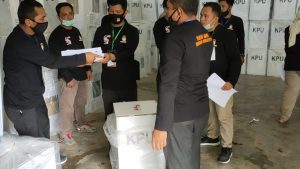 Persiapan Sidang di MK, KPU Madina Buka Kotak Suara