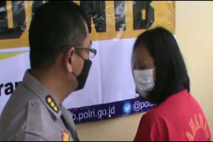 Janda Muda Ini Siram Anaknya Pakai Air Panas