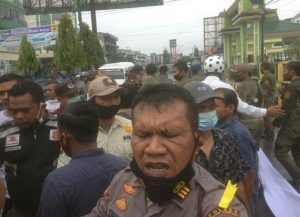 Demo Usut Kasus Joget Viral Wali Kota Sidimpuan  Berakhir Ricuh