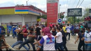 Massa Pendukung Dan Kontra KLB Partai Demokrat Akhirnya Bentrok