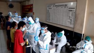 Antisipasi Penyebaran COVID-19, Ratusan Tahanan di RTP Polrestabes Medan Dites PCR