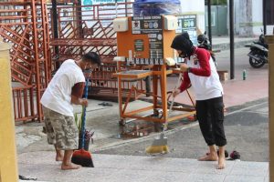 Mantap! Jelang Ramadhan, Kapolres Padangsidimpuan Bersihkan Masjid