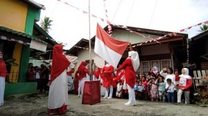 Kenakan Seragam Merah Putih, Emak-emak Of The Power Asal Sidimpuan Gelar Upacara