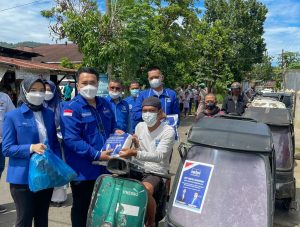 DPC Partai Demokrat Padangsidimpuan Bagi-bagi Sembako