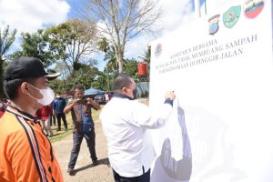 Hati-Hati  Masuk di Angkola Timur Tapsel, Buang Sampah Sembarangan Akan Dibuat Malu