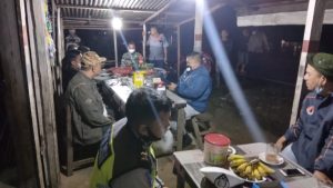 Malam-malam Bupati Tapsel Langsung Tinjau Desa Terkena Banjir