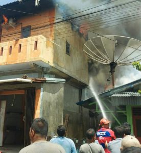 Kebakaran di Kawasan Padat Penduduk, 2 Rumah Hangus Sibolga