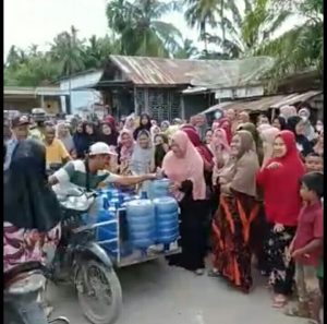 Disaksikan Kapolsek dan Ratusan Ibu-ibu Pengajian, Sejumlah Terduga Pengedar Narkoba di Tabuyung Tandatangani Surat Pernyataan