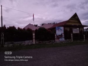 Lapor Ibu Kapolres! Lagi, Bendera Merah Putih Dibiarkan Berkibar Hingga Malam di Kantor Kesbangpol Sidimpuan