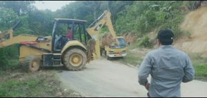 Gerak Cepat Pemkab Tapsel Bersihkan Material Longsor
