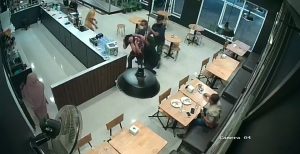 Rekaman CCTV Pengeroyokan terhadap Wartawan di Madina Beredar di Medsos