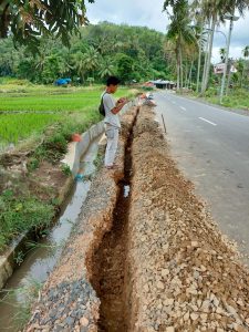 Parah! Diduga Tak Punya Izin, Instalasi Kabel Telkom di Sidimpuan Rusak Badan