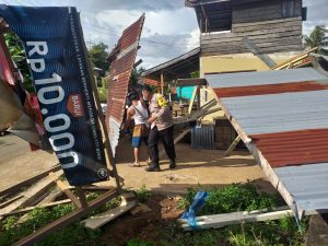 Angin Puting Beliung Terjang Sidimpuan, Warung Milik  Mahasiswa  Rusak
