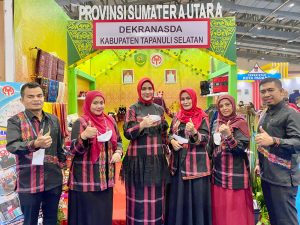Wow! Dibuka Presiden, Batik dan Tenun Tapsel Jadi Buruan Warga di Pameran Ina Craft Jakarta