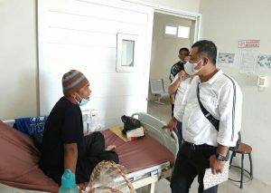 Dikenal Dekat dengan Jurnalis, Kasat Reskrim Polres Padangsidimpuan Sambangi Wartawan yang Sakit