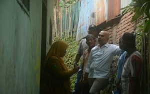 Dapat Keluhan Surau Rusak, Rusydi Nasution Sisir Gang Sempit Tinjau Lokasi