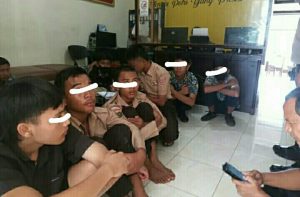 Heboh, Siswa SMPN 2 dan  MTSN 3 Padangsidimpuan Tawuran, Belasan Pelajar Diamankan, Satu Orang Warga Luka-luka