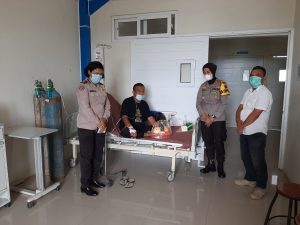 Kapolres Sidimpuan Jenguk Wartawan yang Sedang Sakit