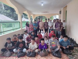Indahnya Berbagi, Puluhan Anak Yatim di Tapsel Terima Bantuan dari Bupati