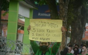 Serba Serbi Poster Mahasiswa Ketika Demo di Depan Kantor DPRD Sidimpuan