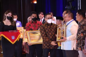 Selamat! Bupati Tapsel Terima Penghargaan dari Kementerian Dalam Negeri