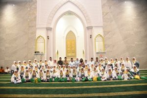 Perdana, Bupati Dolly Berangkatkan Jemaah Haji dari Masjid Syahrun Nur Tapsel