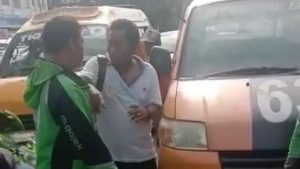 Padahal Nabrak, Sopir Angkot di Medan ini Sok Jago Marahi Driver Ojek Online